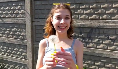 A couple from Rostov have sex in the bushes almost in the city center