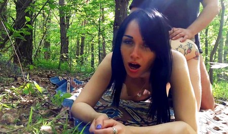 Lured a girlfriend into the forest by collecting herbarium, and then fucked the girl with a creampie