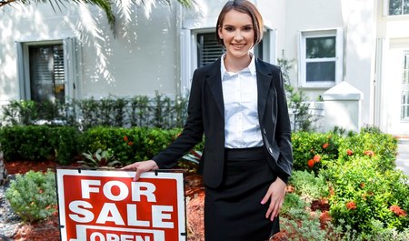 A bald guy came to look at an apartment, but instead fucked a real estate agent