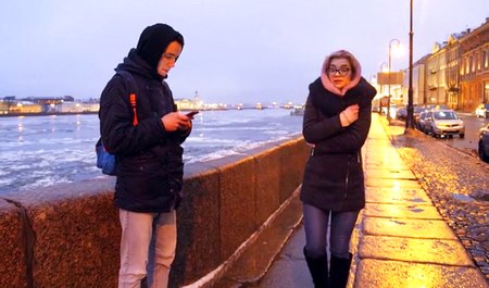 Invited a bespectacled girlfriend on a date and came during sex at home