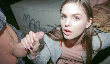 Pick-up artist helped a Czech girl and fucked her for money for a ticket