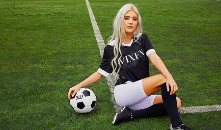 Eva Elfie started sucking cock on the football field, but he finished on the bed