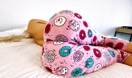 Caught my stepmom jerking off and helped her cum great