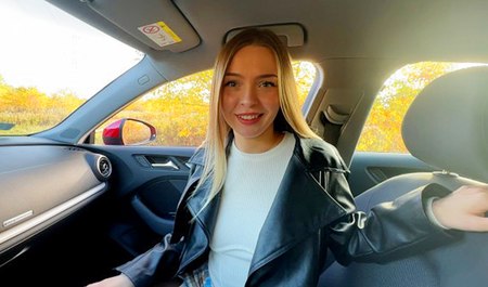 A guy gave a girl a lift in his car and she gave him a blowjob