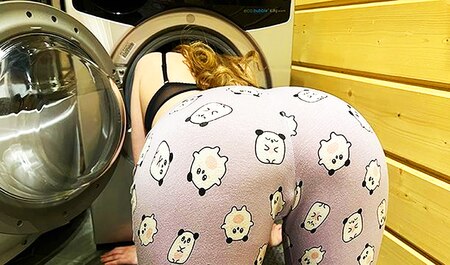 Сеструха застряла в стиралке и в полной мере ублажила мой конец