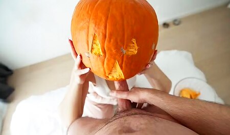 Забавы с тыквой на Хэллоуин мне нравятся, а сводной сестре - не очень!
